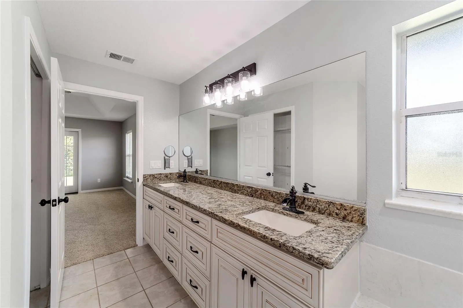 Master En Suite Bathroom