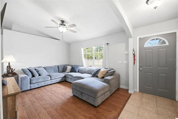 Living/Foyer