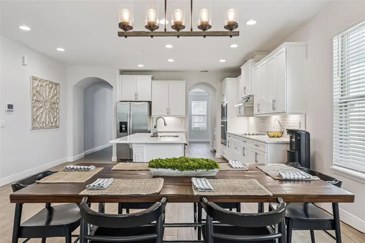 Kitchen and casual dining