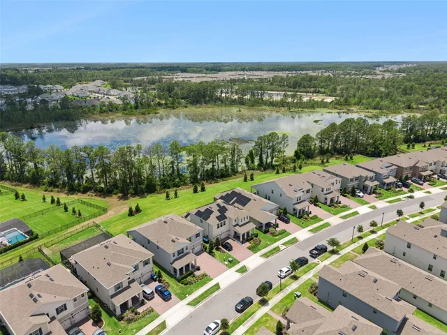 Neighborhood / street with pond