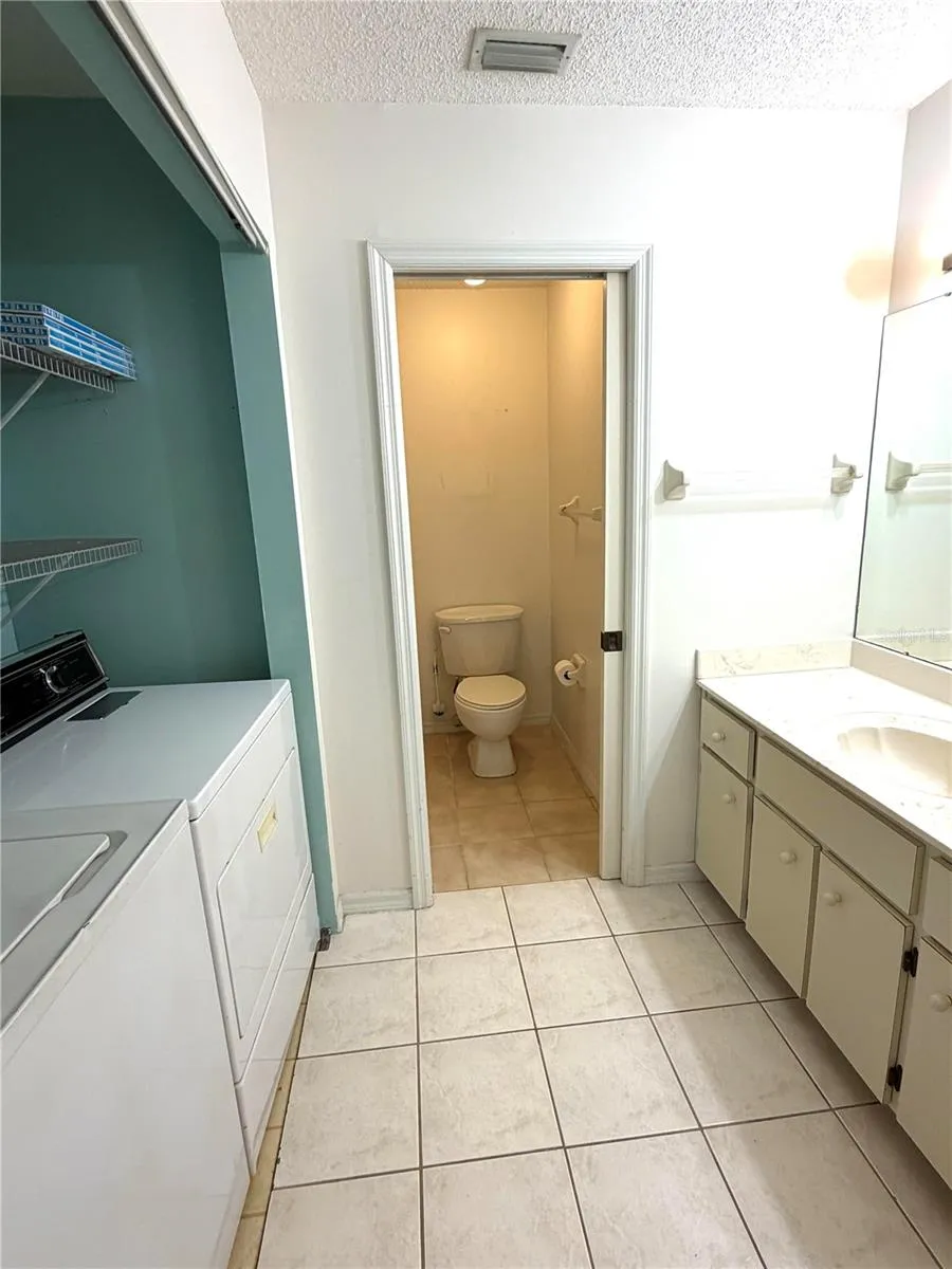 2nd Unit has washer and dryer