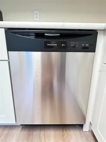 New Frigidaire Dish Washer