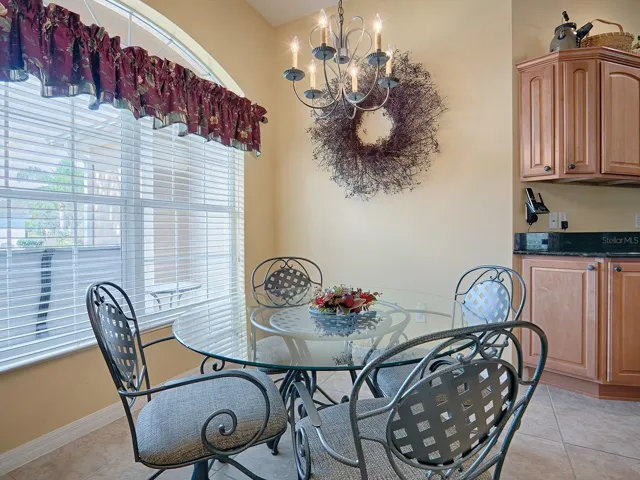 CASUAL DINING EATING SPACE IN YOUR KITCHEN.