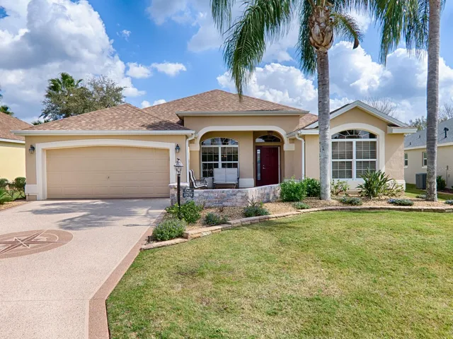 LOVELY GARDENIA DESIGNER IN THE VILLAGE OF LARGO WITH NO HOMES BEHIND!