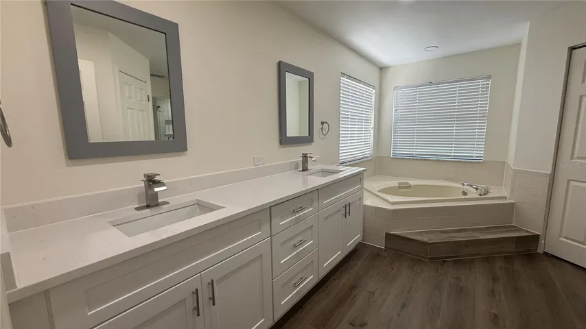 principal bath room