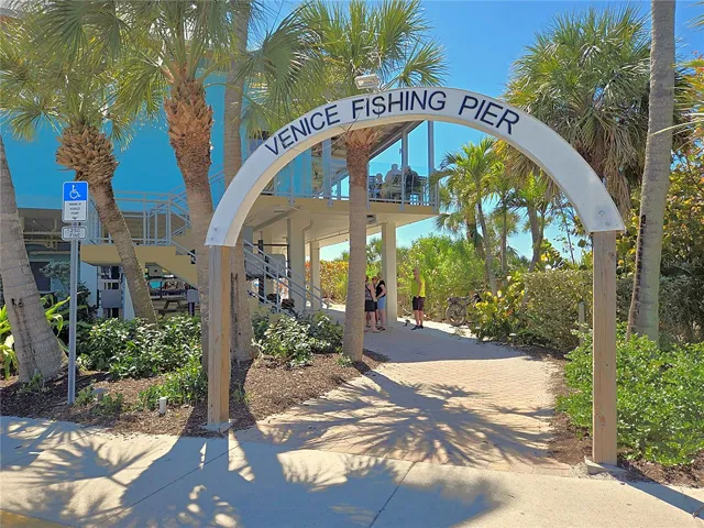 entrance to Venice Fishing Pier and beaches
