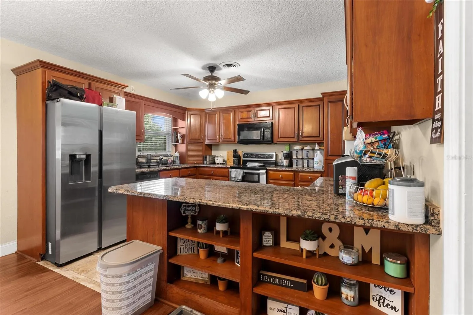 Beautiful kitchen with breakfast bar