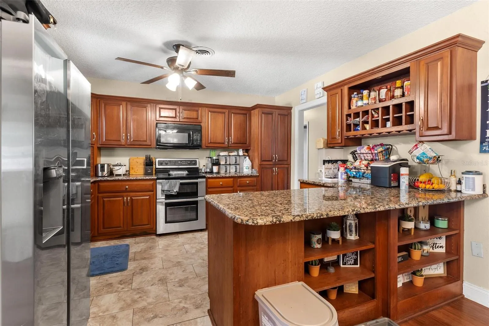 Lots of cabinet space