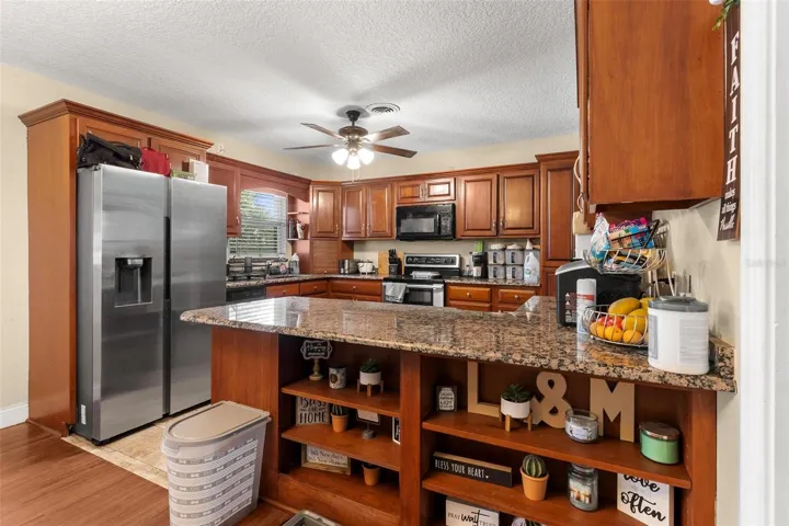 Beautiful kitchen with breakfast bar