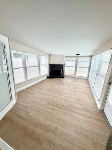 Large Florida Room w/ wood burning fire place