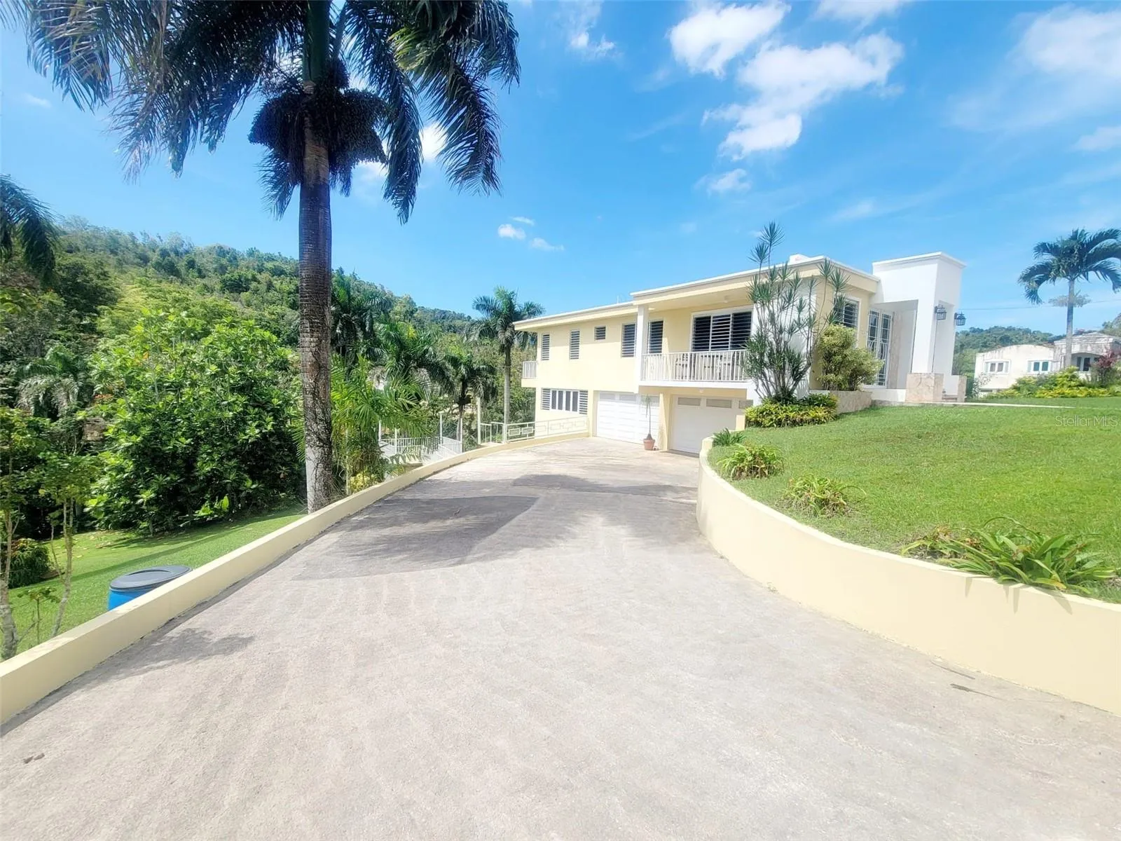Hacienda del Dorado, Dorado, Puerto Rico property offering 4 bedrooms, 2.5 bathrooms, 2,500 sq. ft. of living space on a 3,947 sq. meter lot. Gated community with 24-hour security and excellent access to main roads in Dorado. Spacious layout with double carport for 4 vehicles and lower-level areas with plumbing and electrical ready for future conversion. Large lot provides privacy and expansion potential in a prime Dorado residential location.