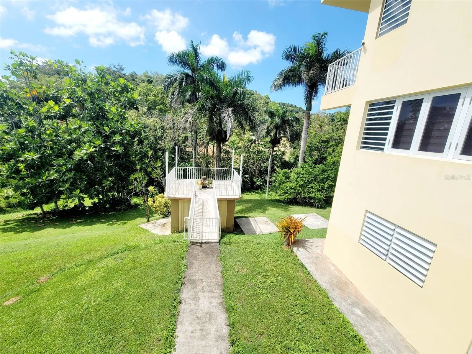 Hacienda del Dorado, Dorado, Puerto Rico property offering 4 bedrooms, 2.5 bathrooms, 2,500 sq. ft. of living space on a 3,947 sq. meter lot. Gated community with 24-hour security and excellent access to main roads in Dorado. Spacious layout with double carport for 4 vehicles and lower-level areas with plumbing and electrical ready for future conversion. Large lot provides privacy and expansion potential in a prime Dorado residential location.