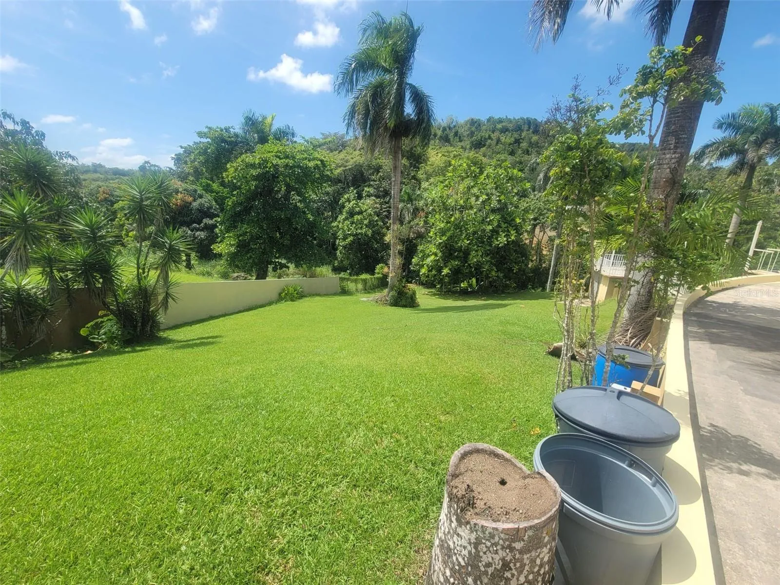 Hacienda del Dorado, Dorado, Puerto Rico property offering 4 bedrooms, 2.5 bathrooms, 2,500 sq. ft. of living space on a 3,947 sq. meter lot. Gated community with 24-hour security and excellent access to main roads in Dorado. Spacious layout with double carport for 4 vehicles and lower-level areas with plumbing and electrical ready for future conversion. Large lot provides privacy and expansion potential in a prime Dorado residential location.