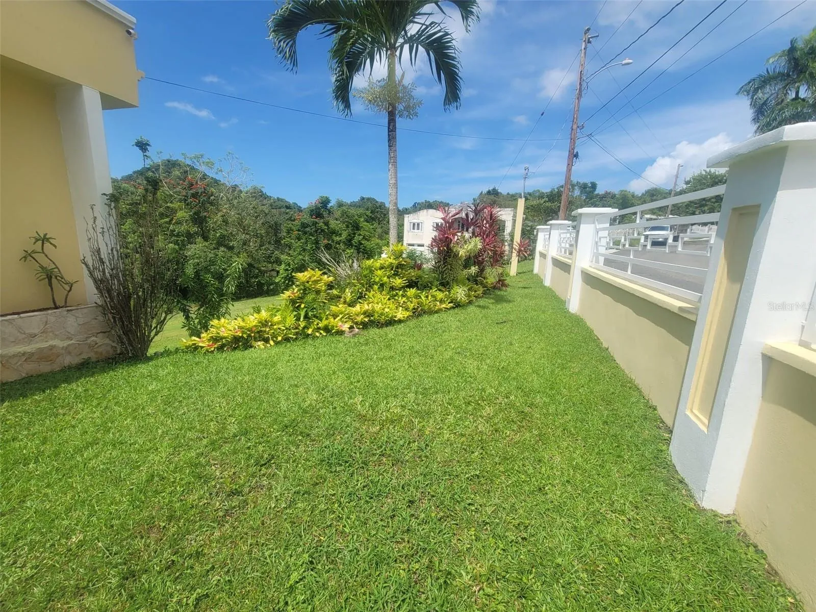 Hacienda del Dorado, Dorado, Puerto Rico property offering 4 bedrooms, 2.5 bathrooms, 2,500 sq. ft. of living space on a 3,947 sq. meter lot. Gated community with 24-hour security and excellent access to main roads in Dorado. Spacious layout with double carport for 4 vehicles and lower-level areas with plumbing and electrical ready for future conversion. Large lot provides privacy and expansion potential in a prime Dorado residential location.