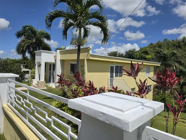 Hacienda del Dorado, Dorado, Puerto Rico property offering 4 bedrooms, 2.5 bathrooms, 2,500 sq. ft. of living space on a 3,947 sq. meter lot. Gated community with 24-hour security and excellent access to main roads in Dorado. Spacious layout with double carport for 4 vehicles and lower-level areas with plumbing and electrical ready for future conversion. Large lot provides privacy and expansion potential in a prime Dorado residential location.