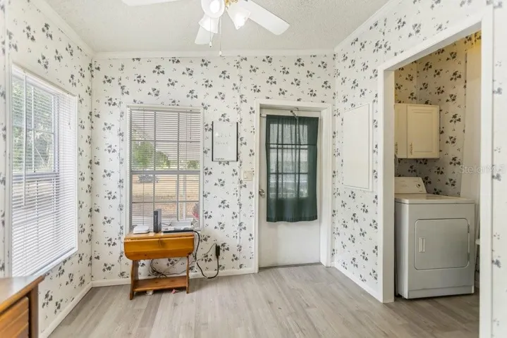 eating space in kitchen