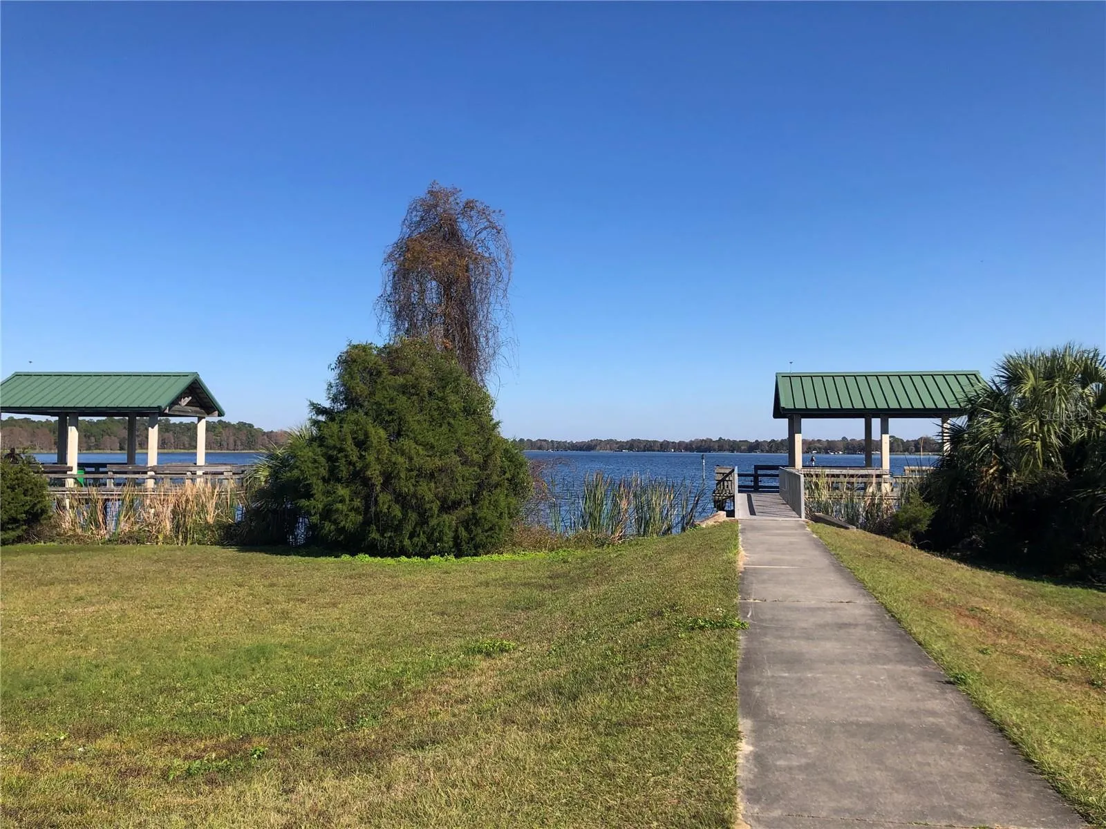 SPECTACULAR LAKE ROUSSEAUX 30-35 MINUTES FROM THIS HOME
