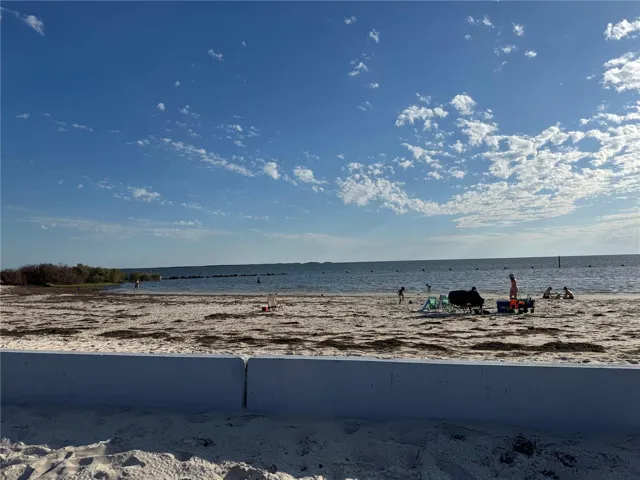 FT. ISLAND TRAIL FREE PUBLIC BEACH FREE PARKING 45-50 MINUTES FROM THIS HOME