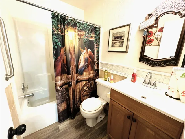 UNIT"B" FULL BATH