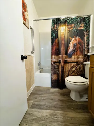 UNIT"B" FULL BATH