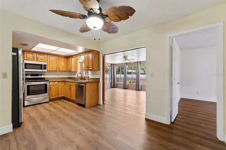 Kitchen & Dining