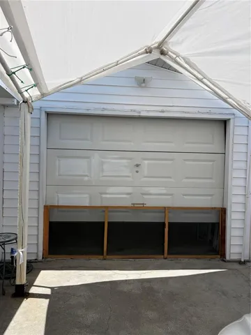 ONE CAR GARAGE
