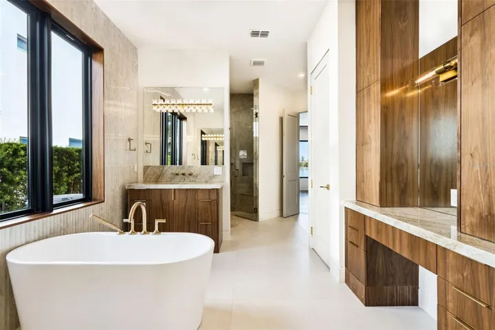 Free standing tub