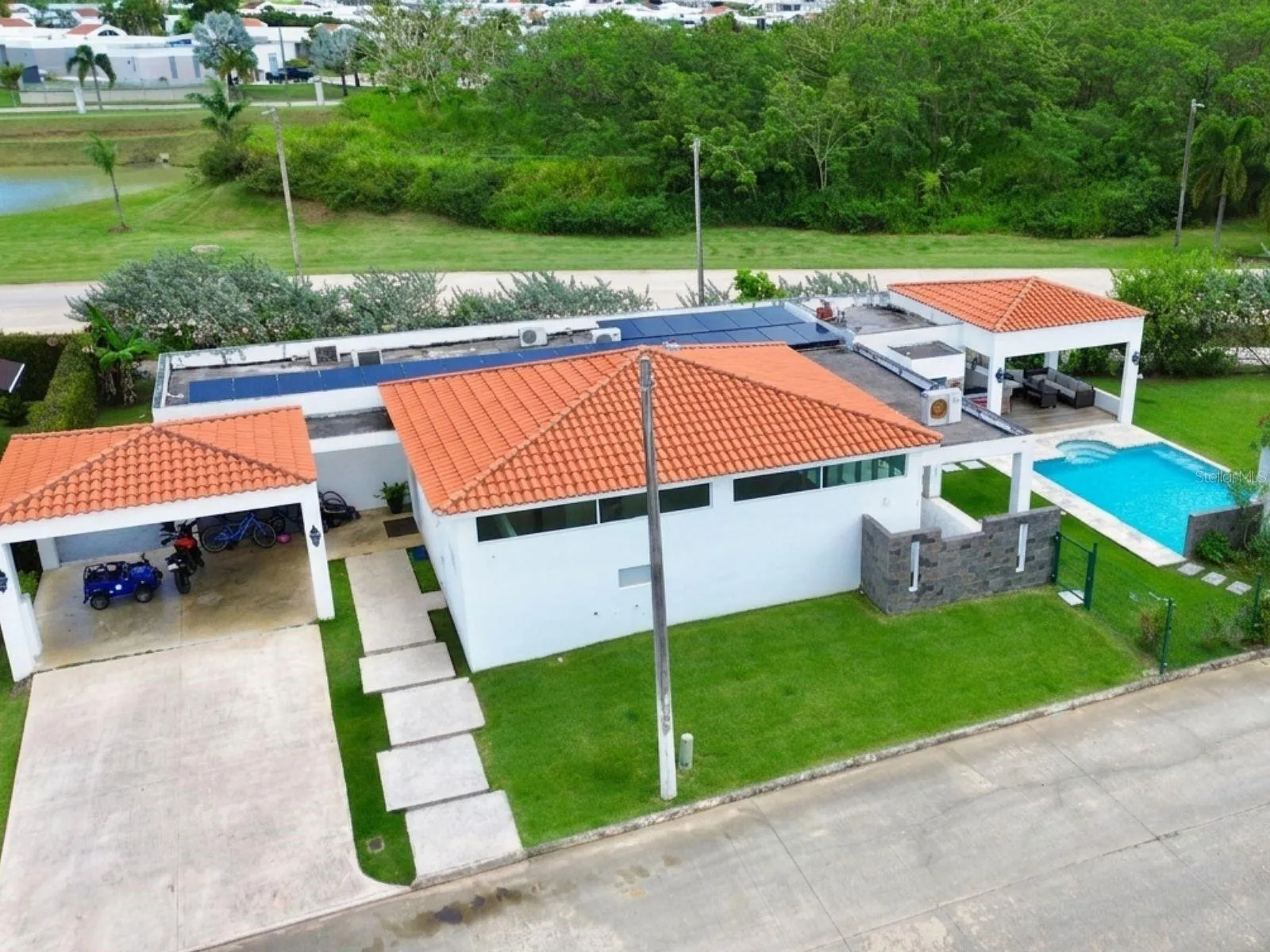Los Sueños, Gurabo: comunidad residencial en Ciudad Jardín con casas modernas, espacios abiertos, control de acceso y amenidades tipo resort como piscina, gimnasio y canchas; zona de alta demanda en Gurabo. Pedro de Mi Casita es top realtor en Gurabo, especializado en ventas rápidas en el área.