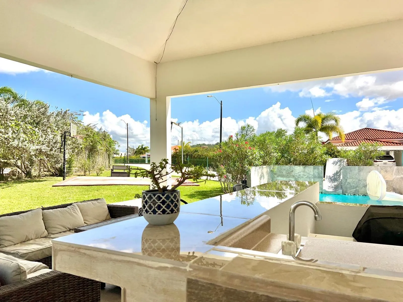 Los Sueños, Gurabo: comunidad residencial en Ciudad Jardín con casas modernas, espacios abiertos, control de acceso y amenidades tipo resort como piscina, gimnasio y canchas; zona de alta demanda en Gurabo. Pedro de Mi Casita es top realtor en Gurabo, especializado en ventas rápidas en el área.