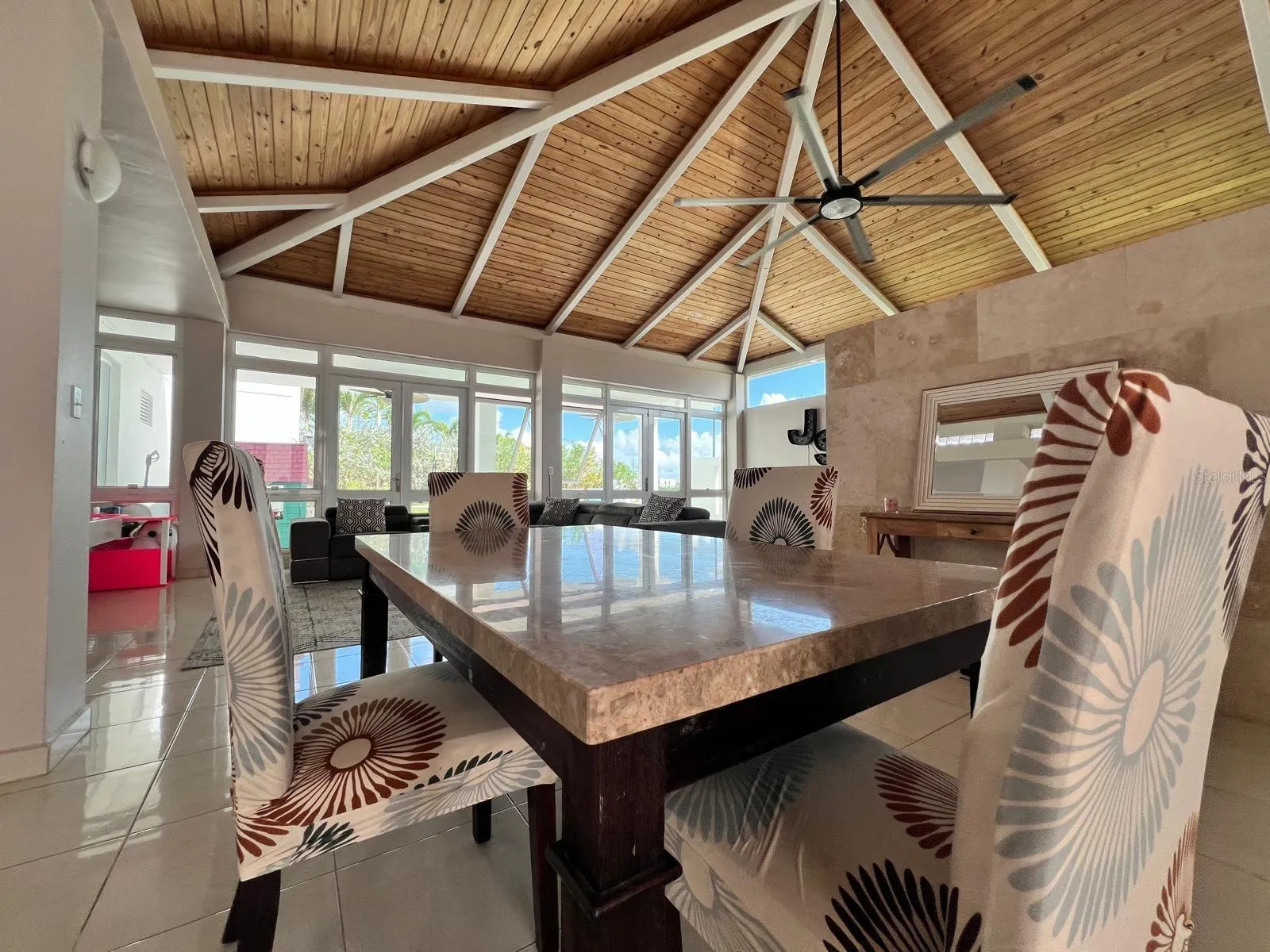 Los Sueños, Gurabo: comunidad residencial en Ciudad Jardín con casas modernas, espacios abiertos, control de acceso y amenidades tipo resort como piscina, gimnasio y canchas; zona de alta demanda en Gurabo. Pedro de Mi Casita es top realtor en Gurabo, especializado en ventas rápidas en el área.