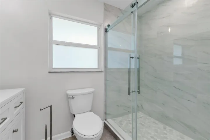 Master Bath En-Suite