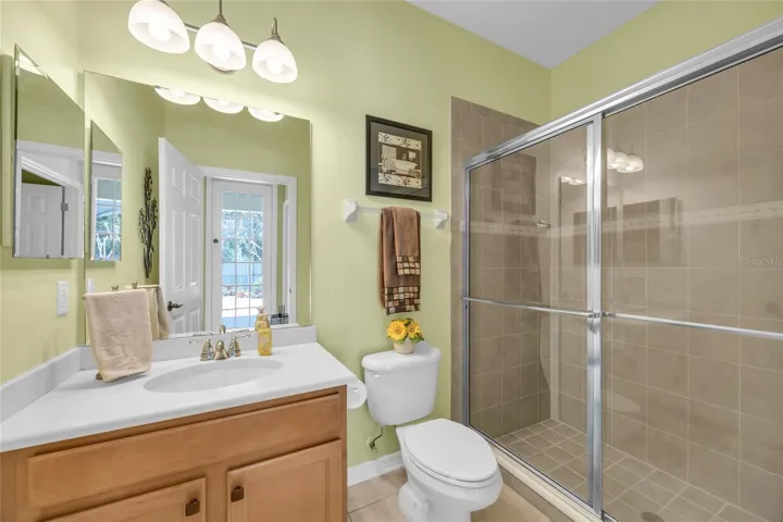 Bathroom 4 - 1st floor