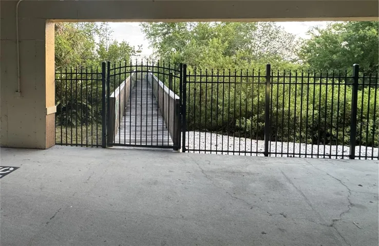 Entrance to boardwalk
