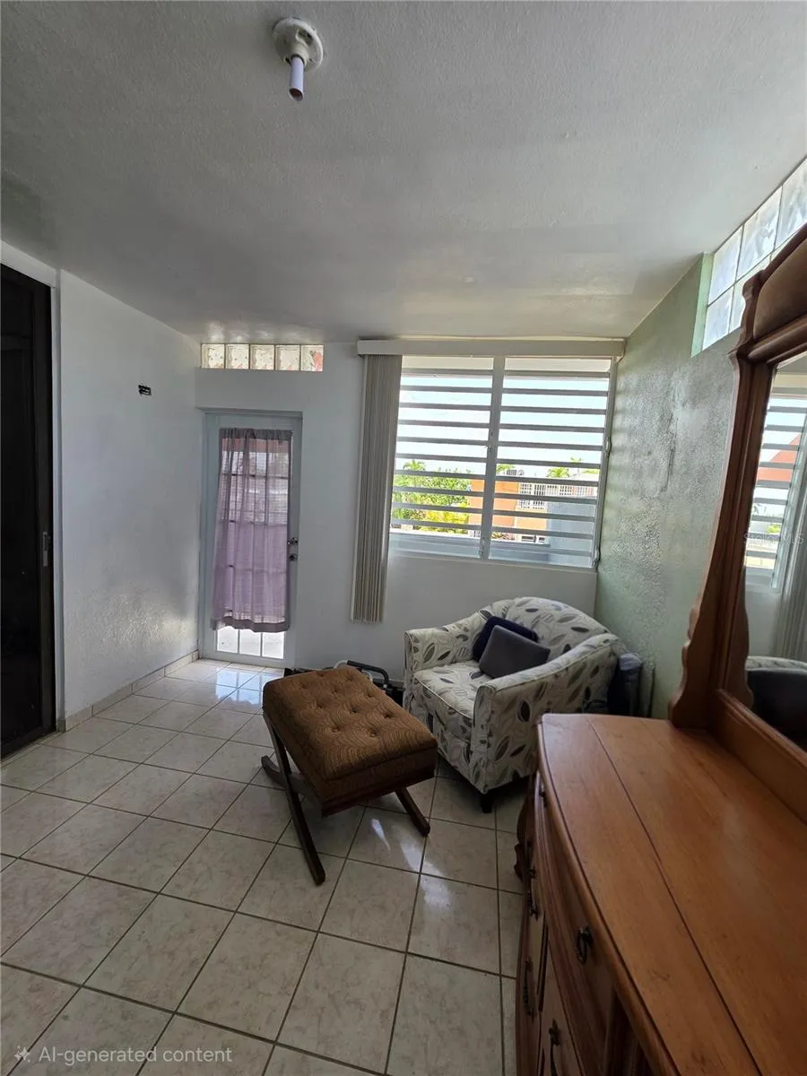 Espacio adicional, se tiene acceso por el cuarto master y otro de los cuartos.  De este espacio se tiene acceso al balcón del segundo piso.