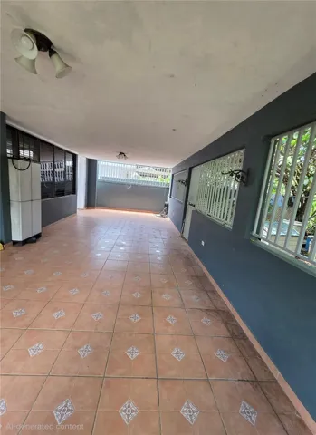 Terraza techada y cerrada
