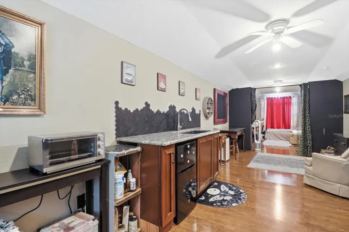 400 sf of open living space