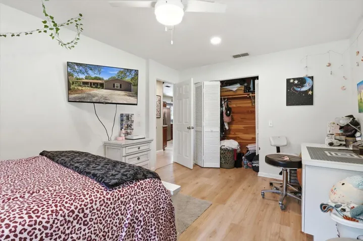 2nd bedroom in front of the house