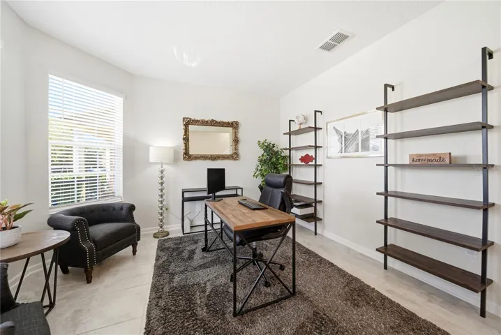 Flex space perfect for an office or playroom