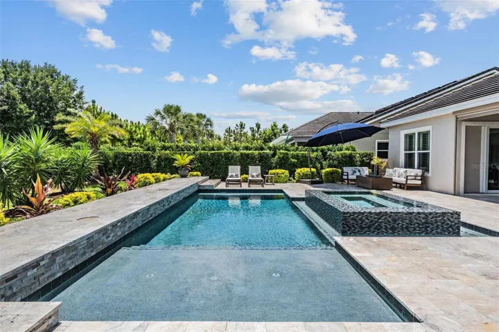Sun-shelf pool
