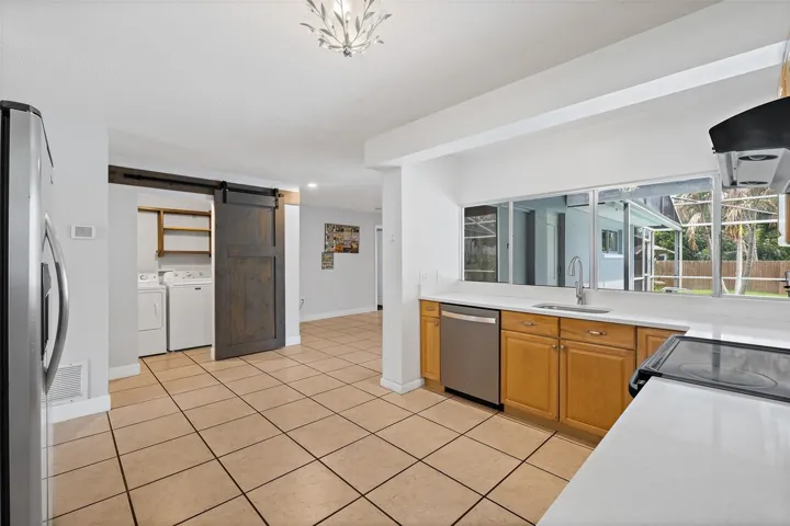 Kitchen & Laundry