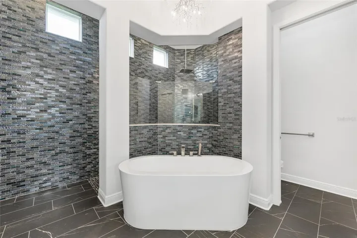 Free standing tub