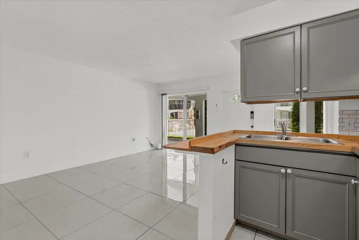 Open floor plan of the kitchen overlooking LR