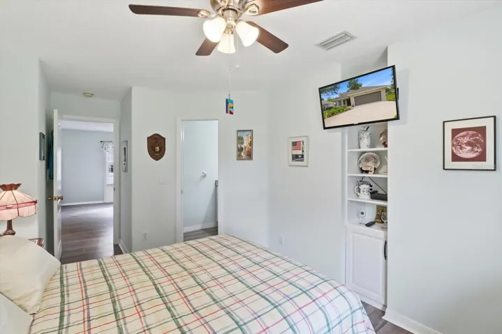 Guest Bedroom w/ Private Bathroom