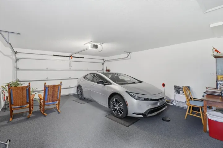 2 Car Garage w/ Electric Garage Door Opener