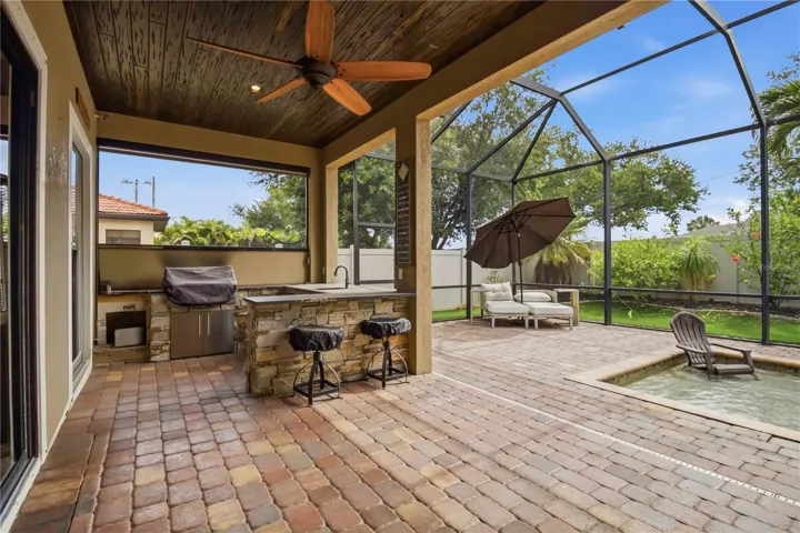 Outdoor Kitchen