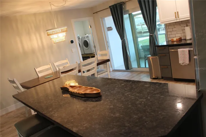 Gorgeous Granite Kitchen Bar