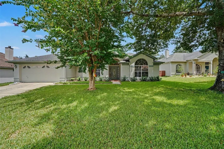 Move-in Ready 4/2 Oviedo home on a quiet, low-traffic cul-de-sac street, this beautiful Oviedo property features a clean two-car garage and classic architectural appeal.