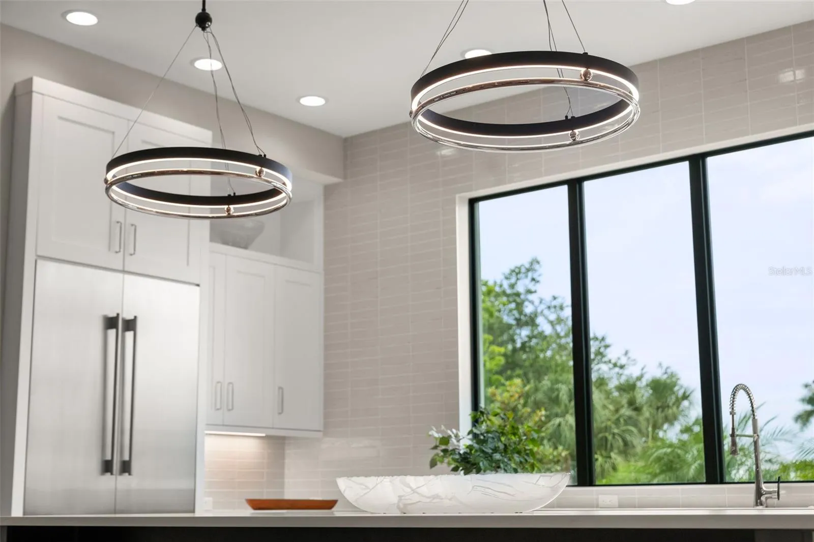 Two Metropolitan Grande Illusion LED Pendants hang above the island.