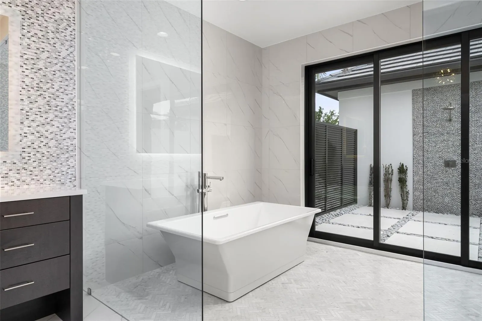 There is a large freestanding soaking tub.