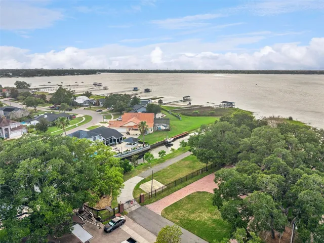 Community lake Lot